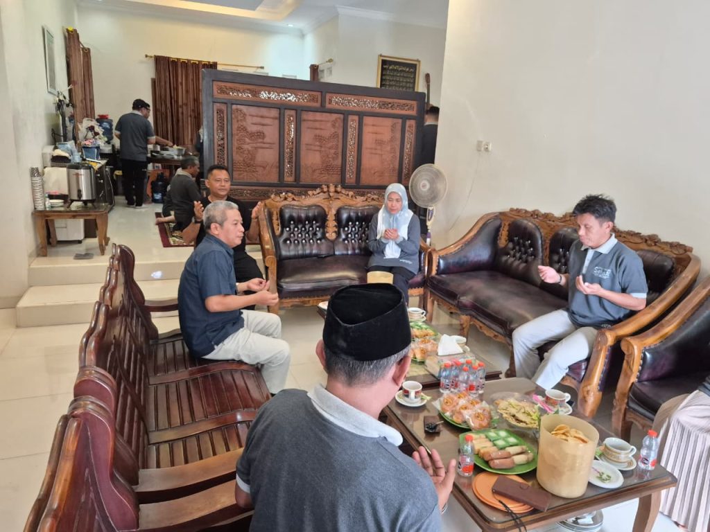 Penuh Kekeluargaan, Kepala Kankemenag Purbalingga Doakan dan Lepas Laely Rochmah Memasuki Purna Tugas